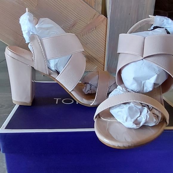 Heeled Sandals - Picture 2 of 5